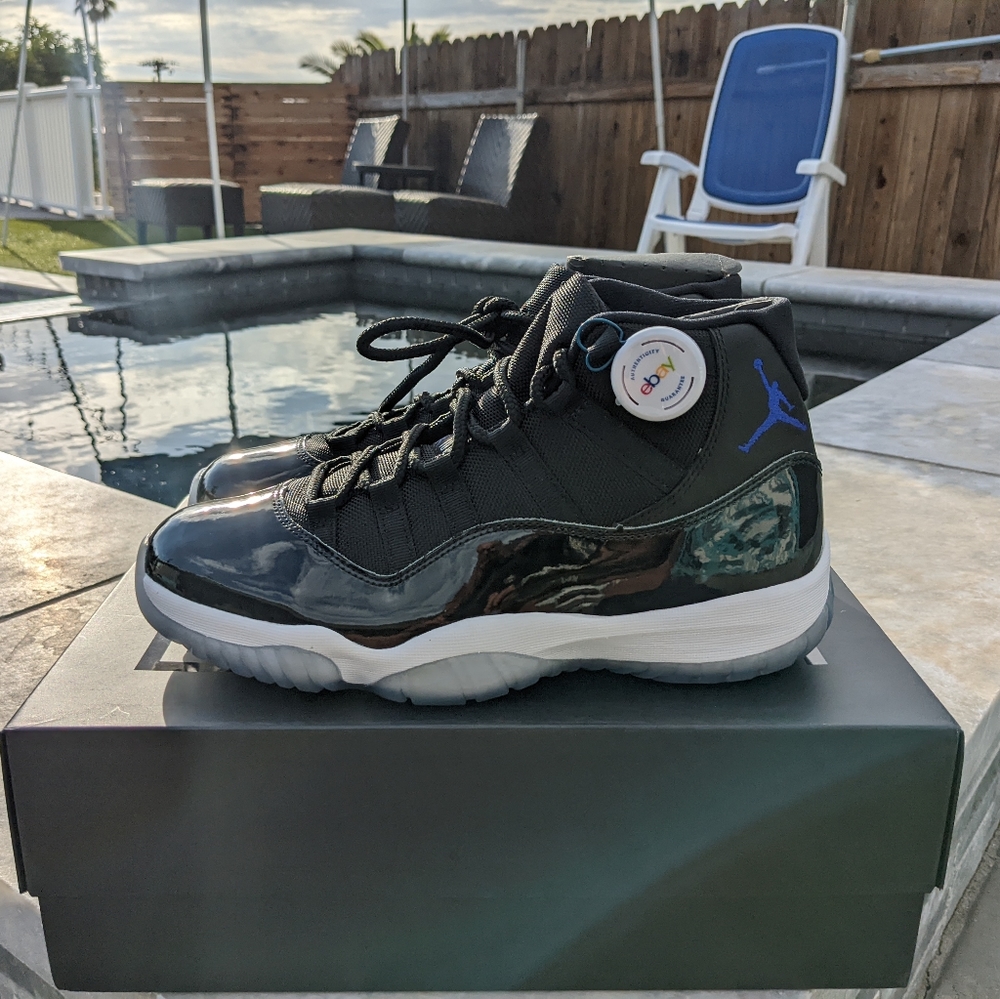 Nike Air Jordan Retro XI Space Jam 10